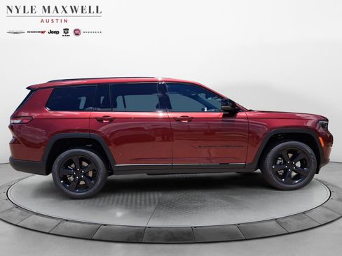 New 2025 Jeep Grand Cherokee L Limited w/ Black Appearance Package image 6