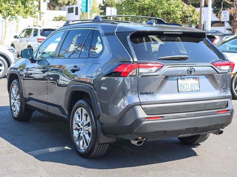 Used 2021 Toyota RAV4 XLE Premium image 7