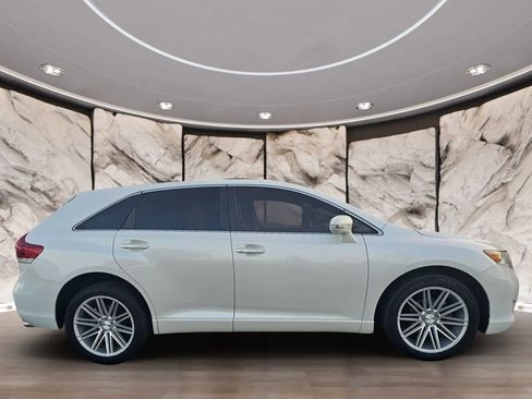 Used 2014 Toyota Venza XLE w/ XLE Premium Package FWD image 4