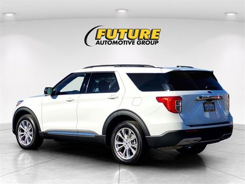 Certified 2022 Ford Explorer XLT w/ Equipment Group 202A image 6