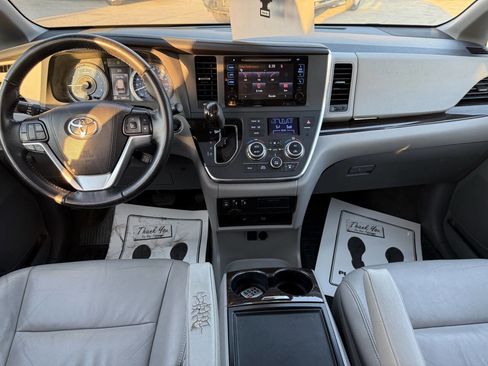 Used 2015 Toyota Sienna XLE image 18
