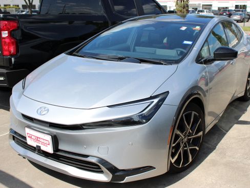 Used 2024 Toyota Prius Prime Premium w/ Advanced Technology Package FWD image 4