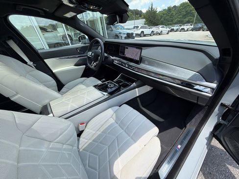 Certified 2025 BMW 740i xDrive AWD/4WD image 34