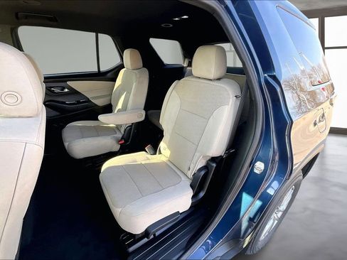 Used 2022 Chevrolet Traverse LT image 27