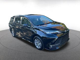 Used 2025 Toyota Sienna XLE video 1