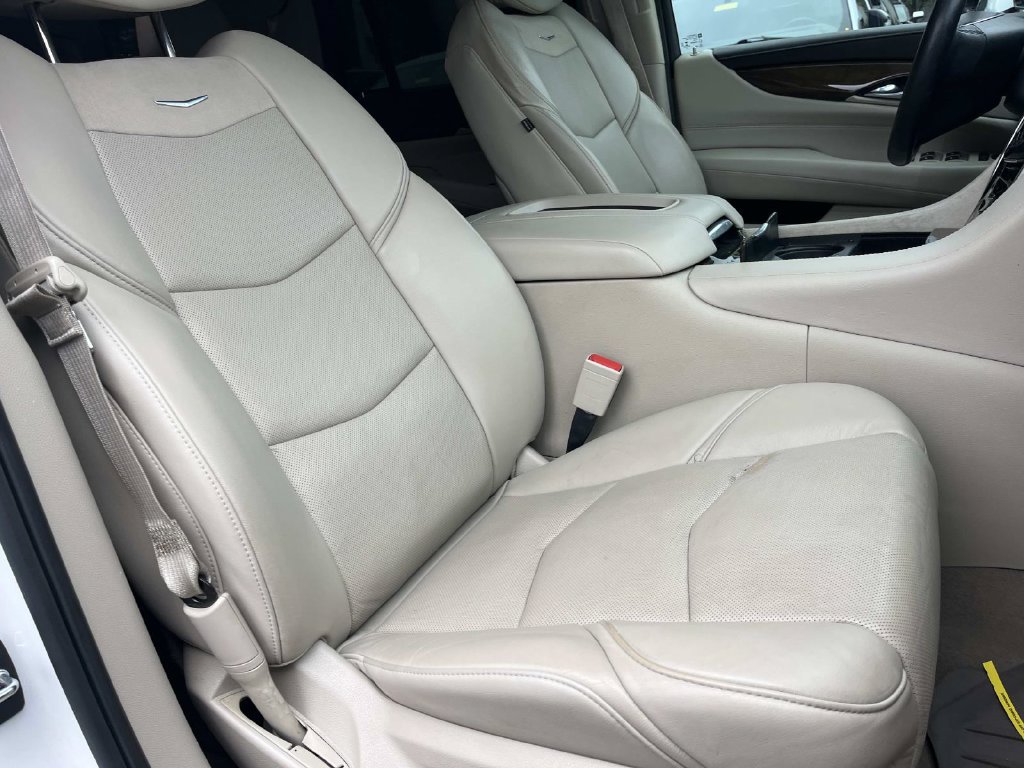 Used 2019 Cadillac Escalade Luxury RWD image 29