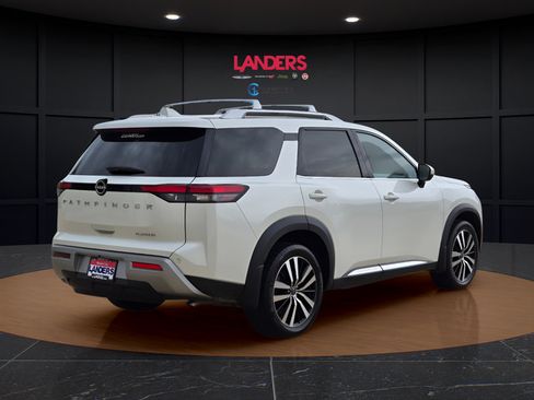 Used 2023 Nissan Pathfinder Platinum FWD image 4