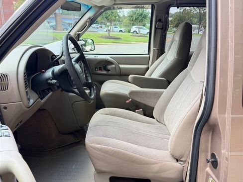 Used 2005 Chevrolet Astro Passenger RWD image 8