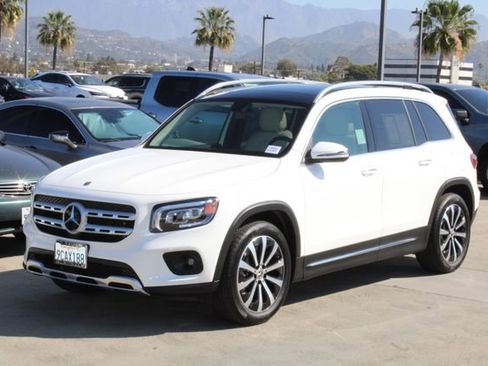 Used 2022 Mercedes-Benz GLB 250 4MATIC image 3