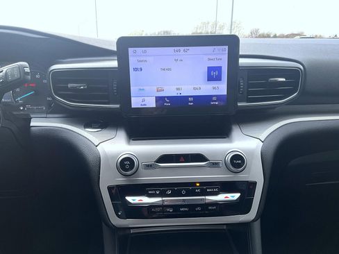 Used 2023 Ford Explorer XLT w/ Equipment Group 202A image 14