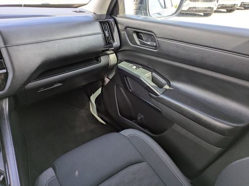 Used 2024 Nissan Pathfinder SV AWD/4WD image 18