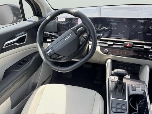 New 2026 Kia Sportage EX FWD image 11