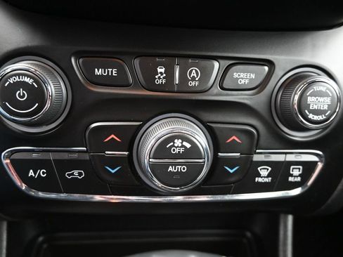 Used 2022 Jeep Cherokee Trailhawk w/ Premium Leather Package image 22