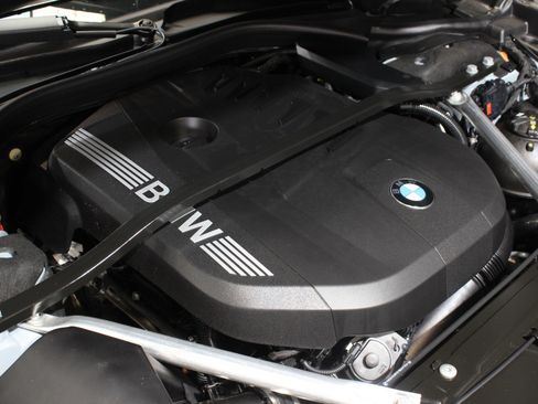 Used 2024 BMW 740i 740i M Sport Package image 20