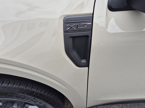 New 2025 Ford Maverick XLT image 8