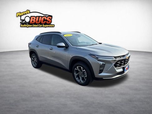 Used 2025 Chevrolet Trax LT FWD image 7