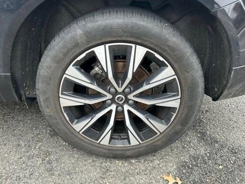 Certified 2023 Volvo XC60 B5 Plus w/ Climate Package image 19