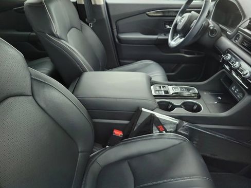 Used 2025 Honda Pilot Elite image 5