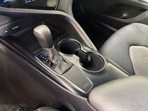 Used 2020 Toyota Camry LE w/ Convenience Package FWD image 26