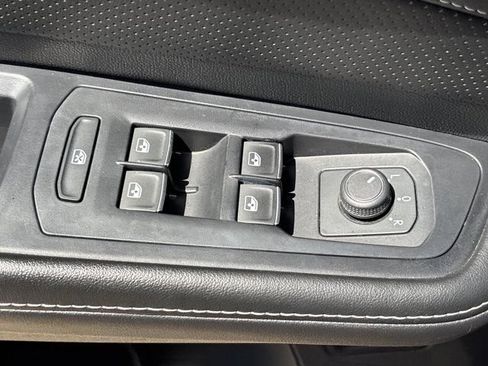 Used 2024 Volkswagen Atlas SE AWD/4WD image 23