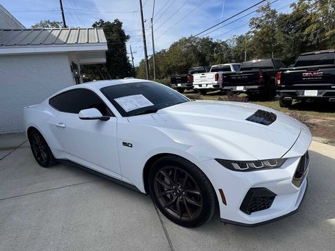 Used 2025 Ford Mustang GT Premium image 4