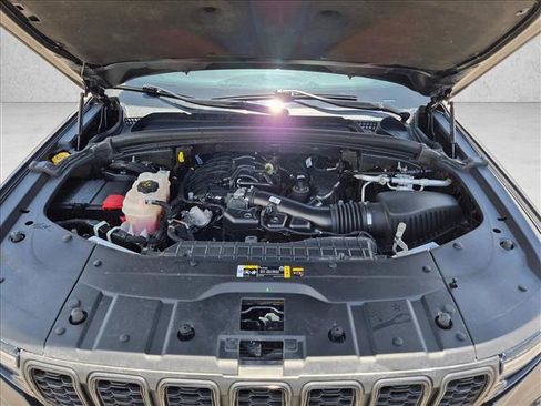 Used 2023 Jeep Grand Cherokee L Laredo AWD/4WD image 23