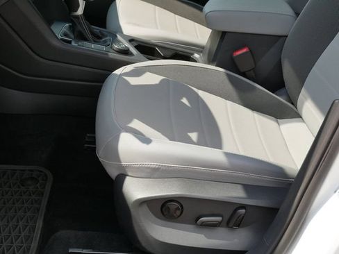 Certified 2022 Volkswagen Taos SE w/ IQ.Drive SE Package AWD/4WD image 14