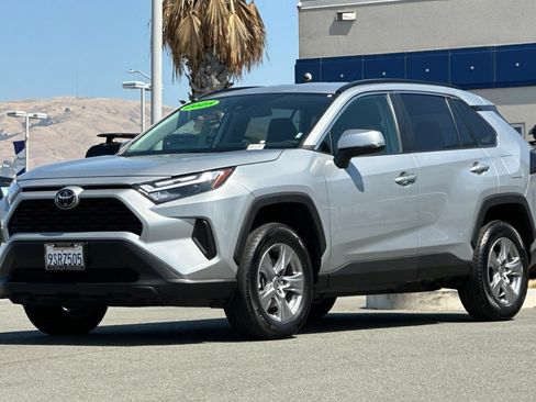 Used 2025 Toyota RAV4 XLE FWD image 8