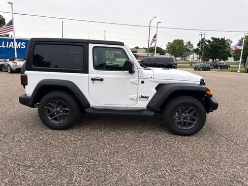 Used 2024 Jeep Wrangler Sport AWD/4WD image 9