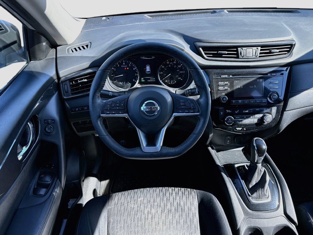Used 2017 Nissan Rogue SV FWD image 29