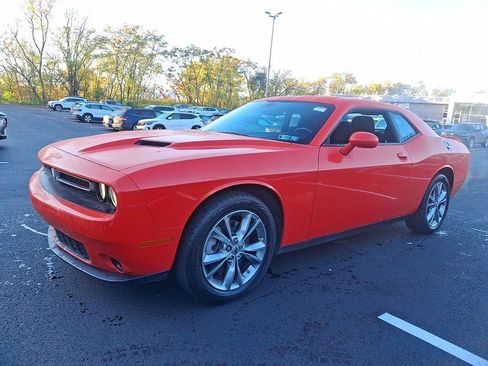 Used 2022 Dodge Challenger SXT image 3