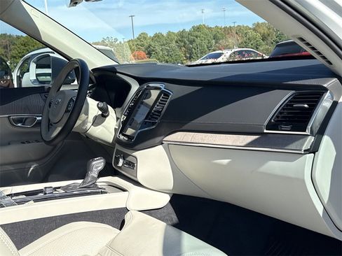 Used 2022 Volvo XC90 T6 Inscription w/ Advanced Package image 21