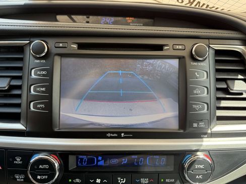 Used 2014 Toyota Highlander XLE AWD/4WD image 13