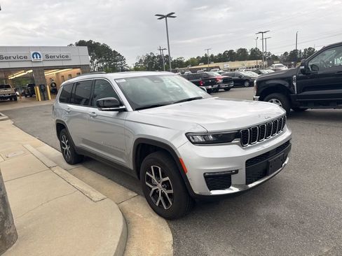 Used 2024 Jeep Grand Cherokee L Limited w/ Luxury Tech Group II AWD/4WD image 4
