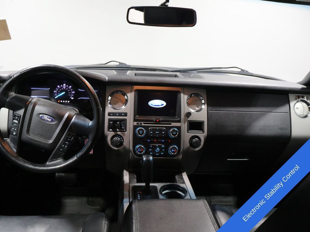 Used 2017 Ford Expedition XLT w/ Equipment Group 202A AWD/4WD image 3