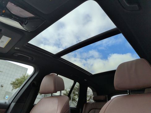 Used 2019 BMW X5 xDrive50i w/ M Sport Package image 28