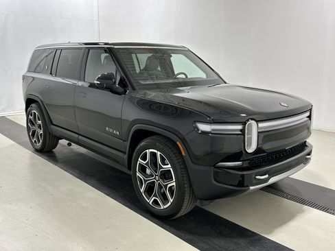 Used 2025 Rivian R1S Adventure AWD/4WD image 7