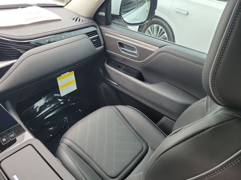 New 2026 INFINITI QX80 Luxe image 13