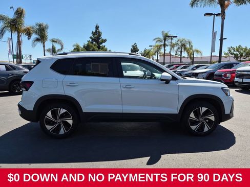 Used 2025 Volkswagen Taos SE AWD/4WD image 5