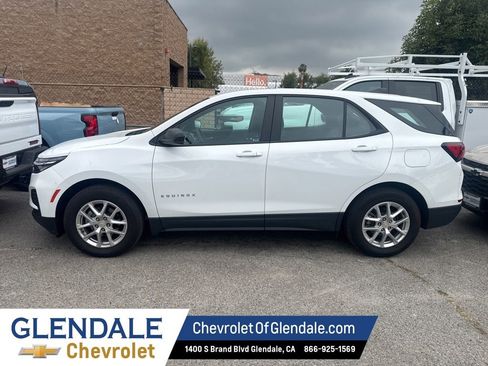 Used 2023 Chevrolet Equinox LS image 3
