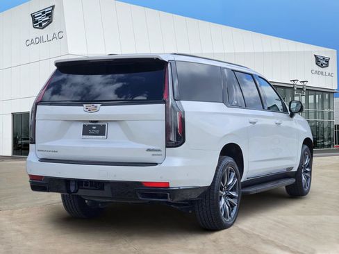 Used 2023 Cadillac Escalade ESV Sport w/ Heavy-Duty Trailer Package AWD/4WD image 5