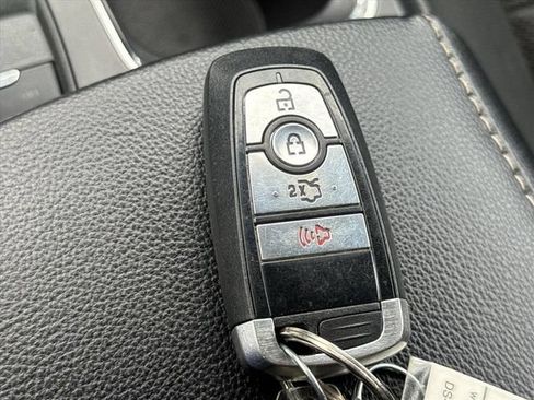 Used 2019 Ford Fusion SE FWD image 24