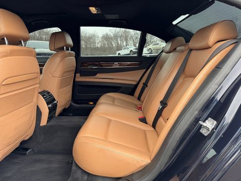 Used 2014 BMW 750Li xDrive image 16