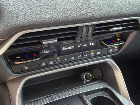 Used 2025 MAZDA CX-70 Plug-In Hybrid w/ Premium Pkg image 29