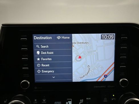 Used 2021 Toyota Highlander XLE AWD/4WD image 19