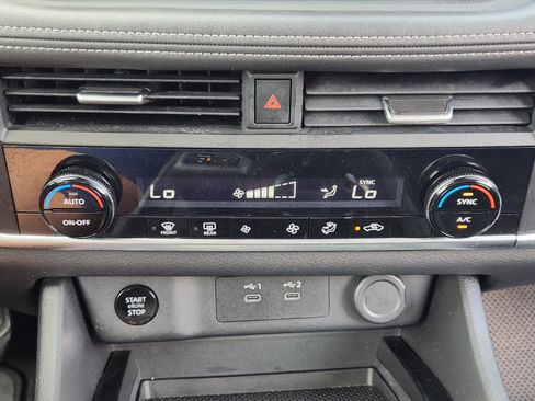 Used 2025 Nissan Rogue SV AWD/4WD image 19