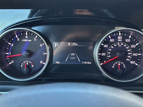 Used 2024 Kia Carnival EX image 26