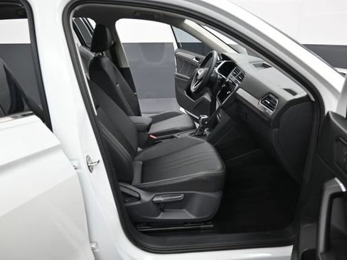 Used 2023 Volkswagen Tiguan SE w/ Panoramic Sunroof Package FWD image 34