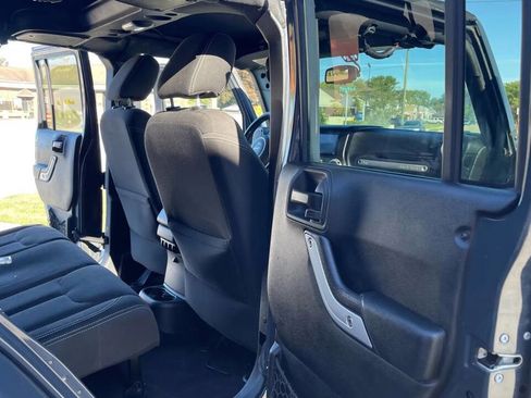 Used 2017 Jeep Wrangler Unlimited Sahara w/ Connectivity Group image 20