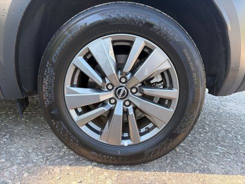 Used 2025 Nissan Pathfinder SV FWD image 33